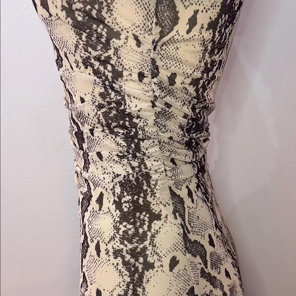 Elegant Snake Print Dress - Picture 5 of 8